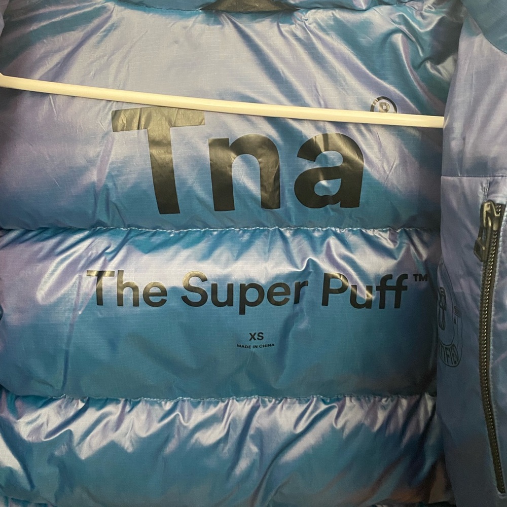 Aritzia TNA Super Puff - Picture 3 of 4